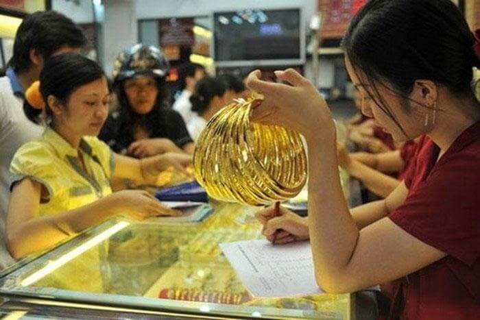 Cách nhận biết vàng và đồng: Sử dụng phương pháp Magnet hoặc sử dụng axit để thử