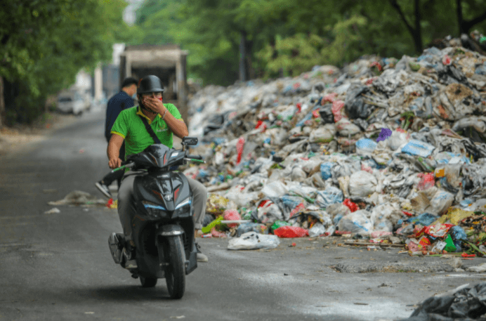 Rác thải sinh hoạt cũng là nguồn gây dịch bệnh